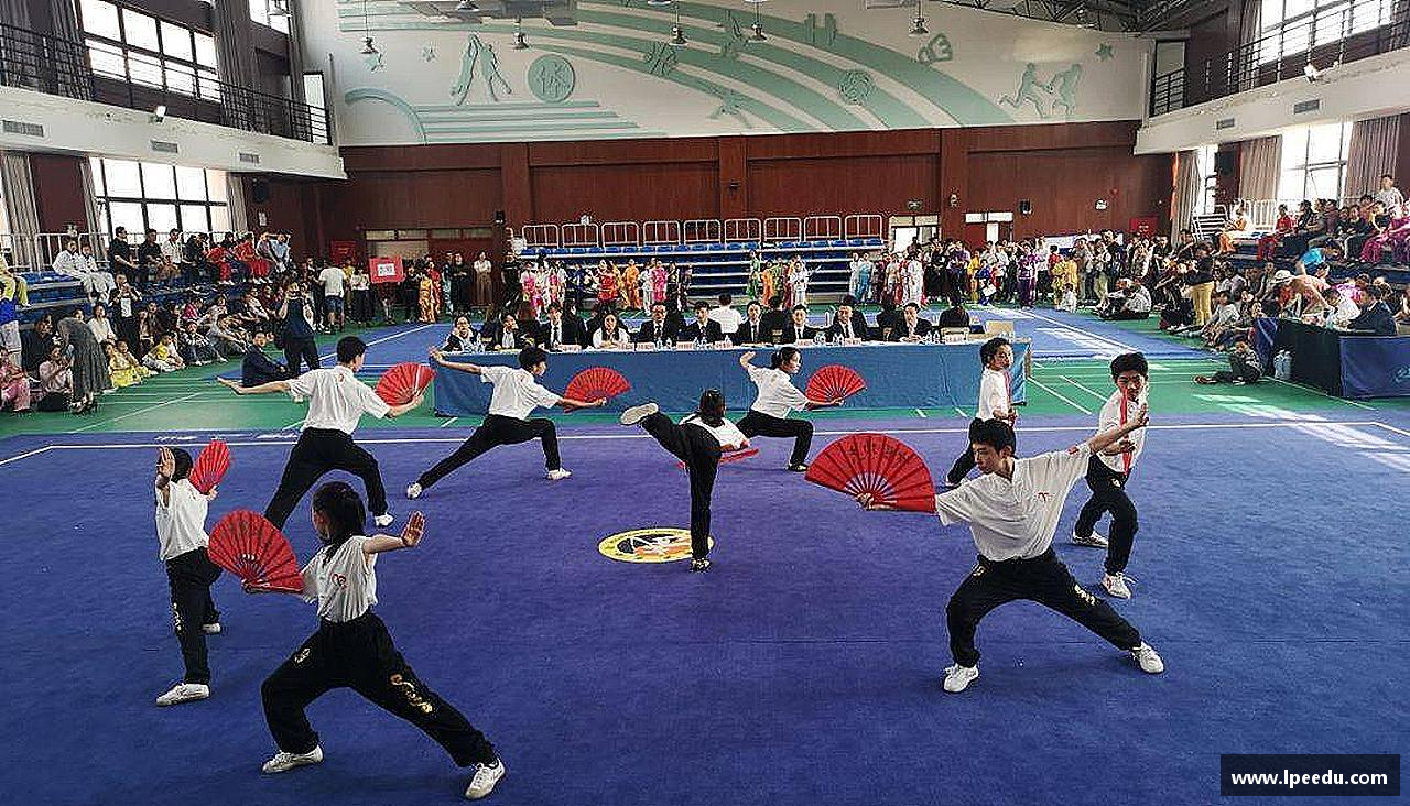 灵魂拥抱，奋力拼搏